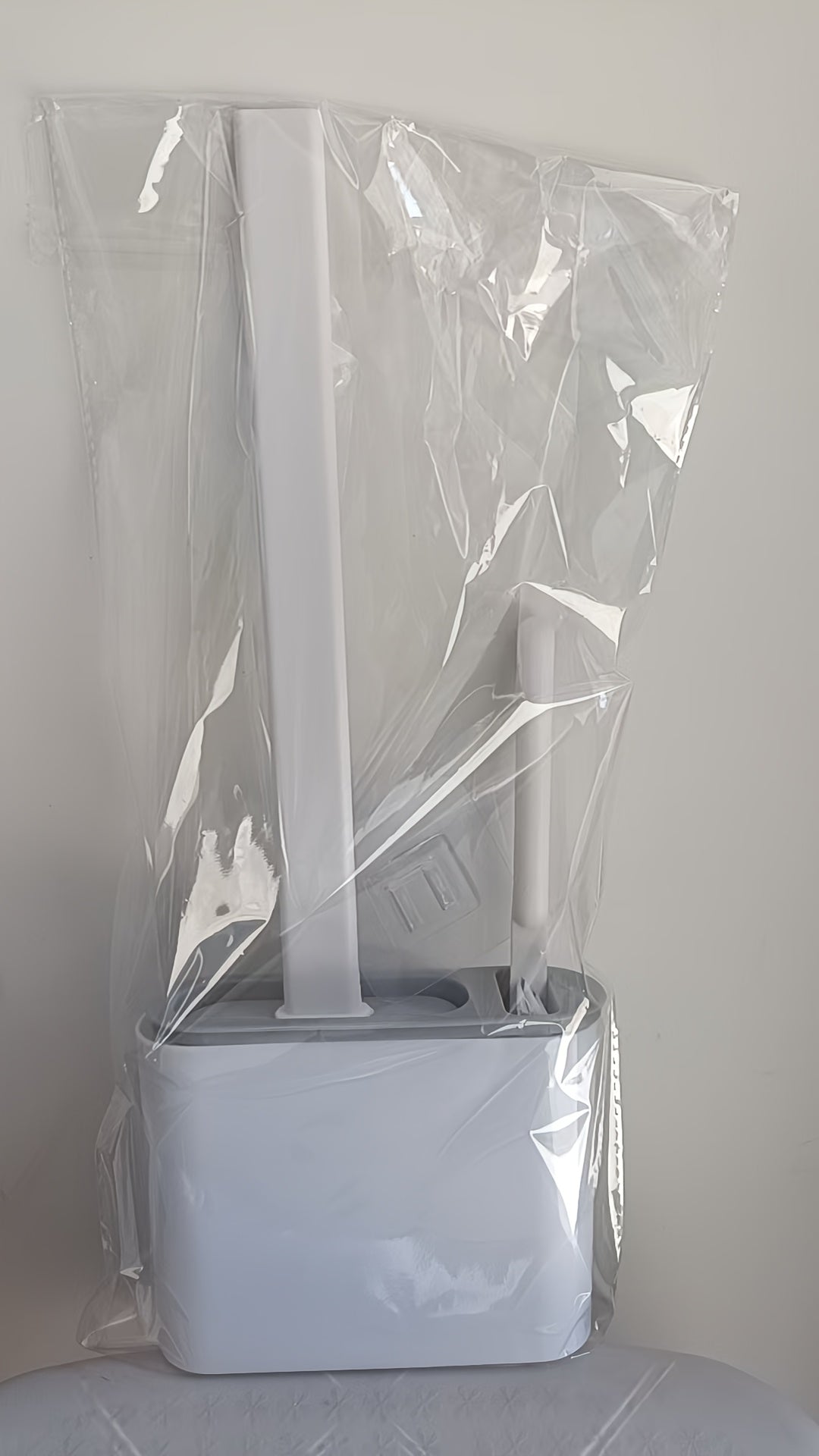 Cepillo de Silicona para Baño con Soporte de Pared – Limpieza Fácil y Estilo Minimalista 🖤🚿